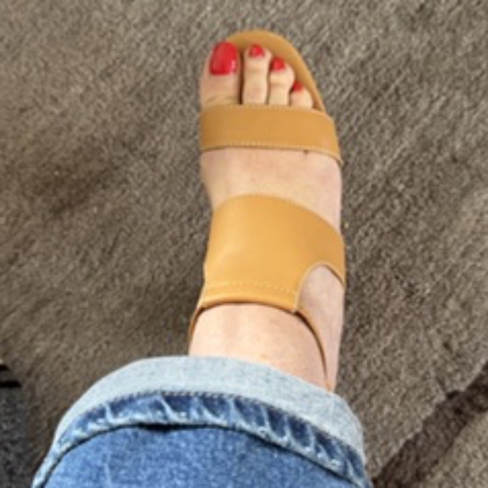 Tan ankle wrap sandal with ankle strap 4 1/4 inch heel - TOD s size 9.5